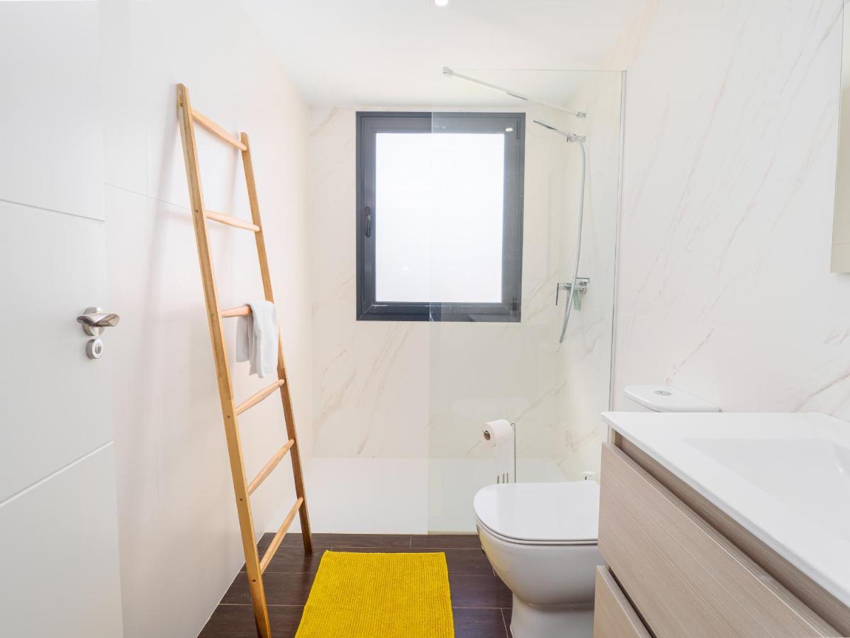 2306 - Brand New Apt, Walking Distance To Beach! Casares Esterno foto